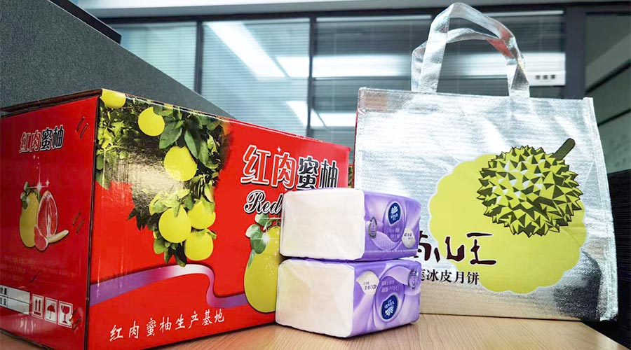 迎中秋 送關(guān)懷！金環(huán)電器給員工們派發(fā)中秋禮包