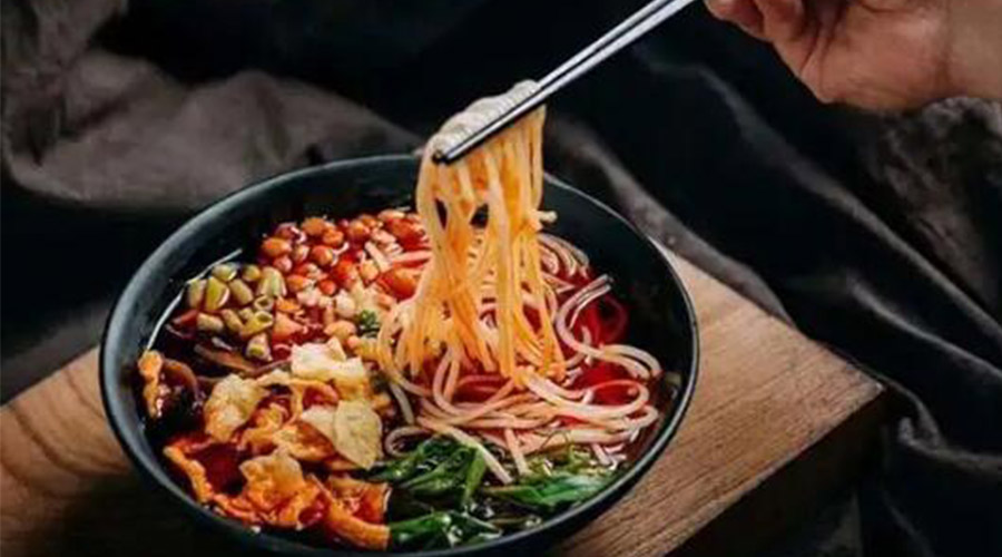 吃螺螄粉衣服上有味道如何快速解決！滾筒衣服烘干機有辦法